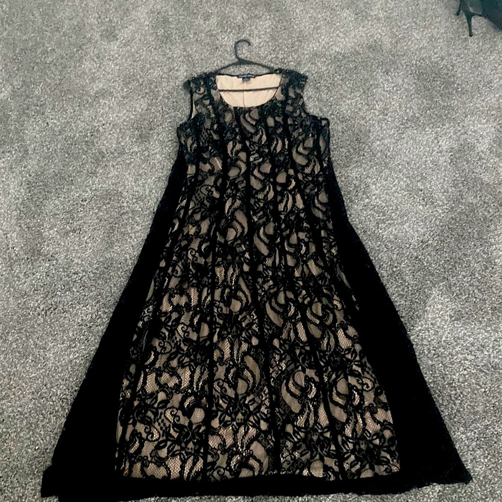 Long Sleeveless Black/Tan Lace Overlay Dress